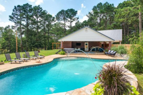 Broken Bow Vacation Rental with Pool and Hot Tub!
